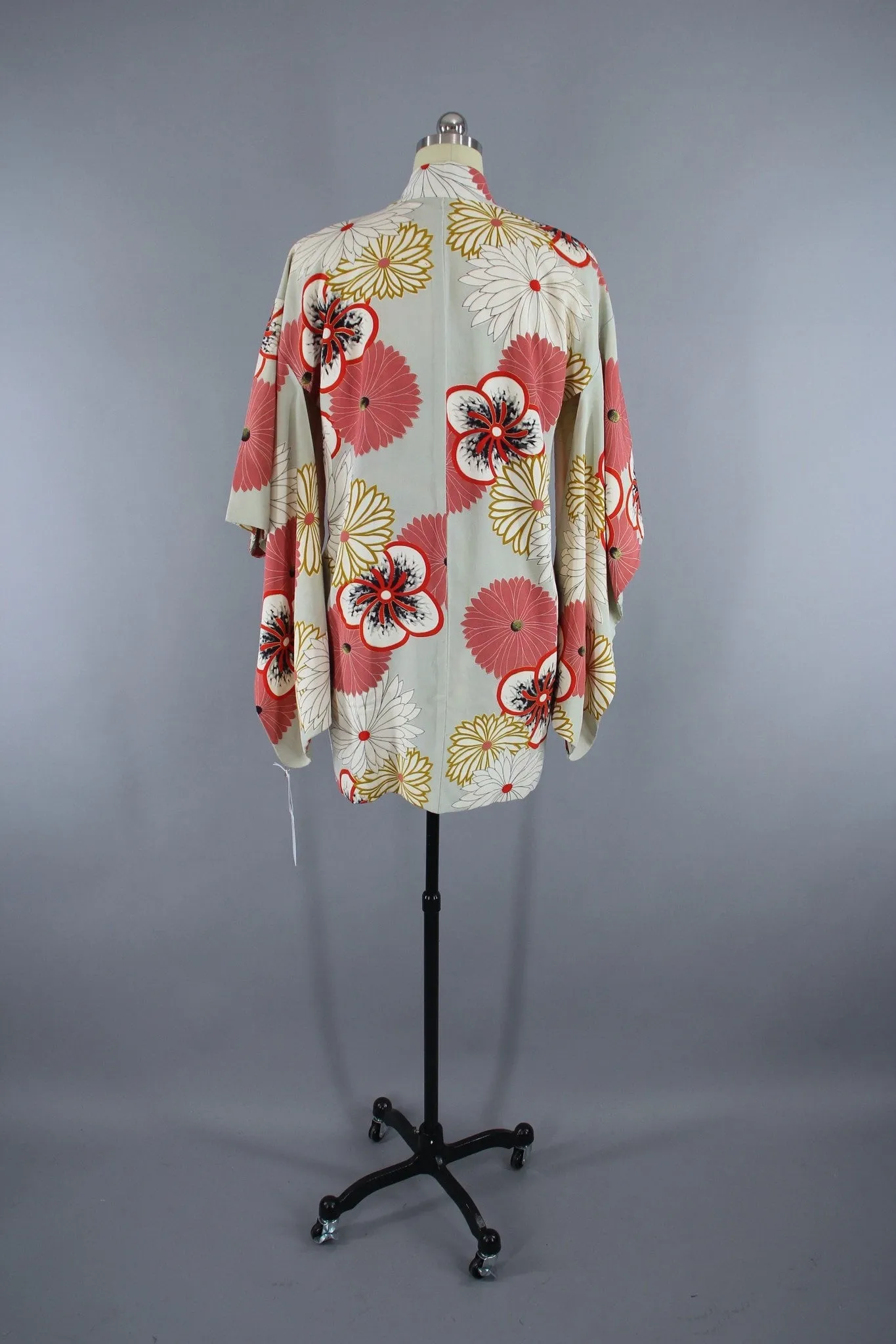 1930s Vintage Silk Haori Kimono Jacket Cardigan with Grey & Pink Floral Print