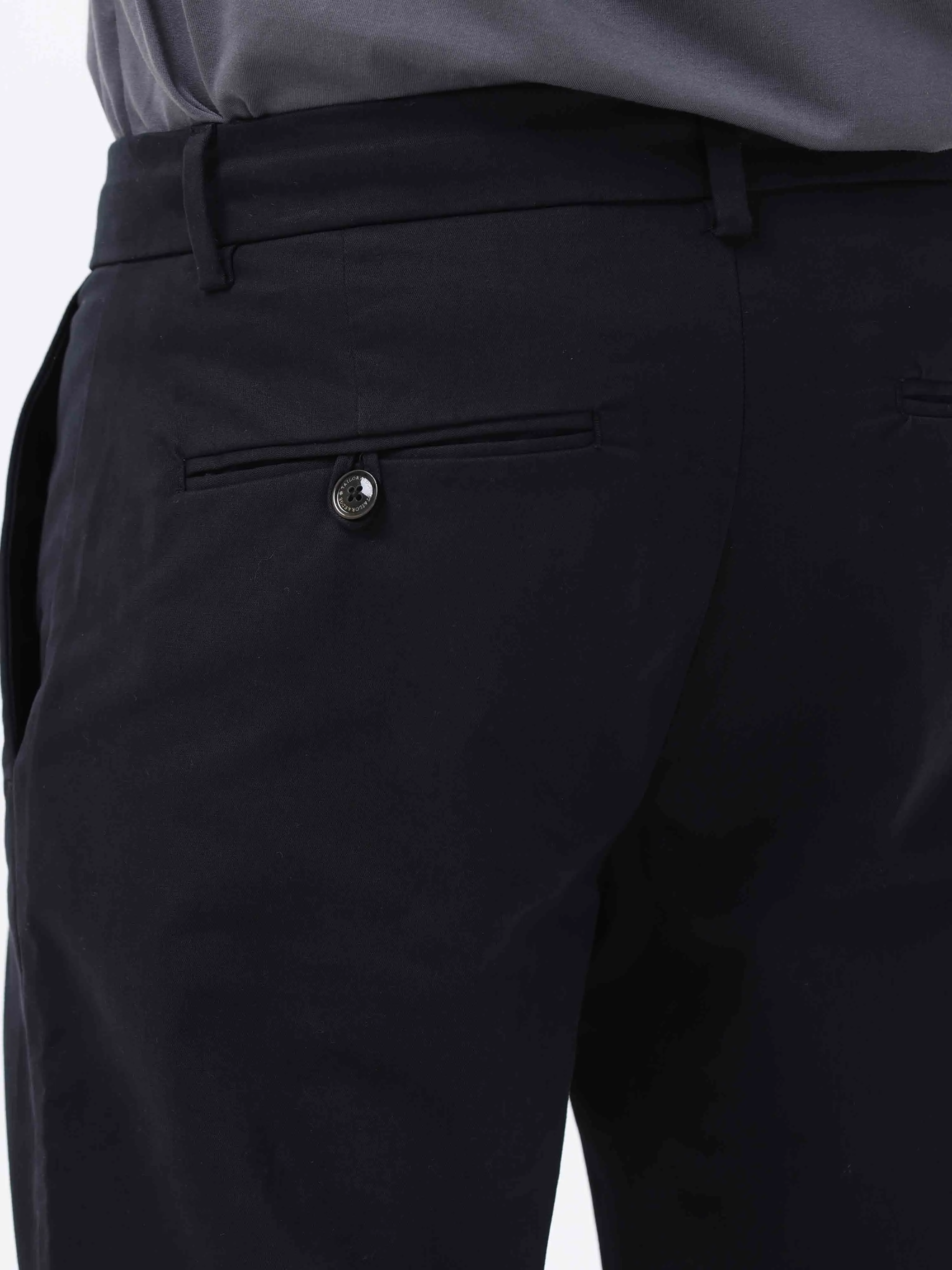 Broken Signature Black Chino