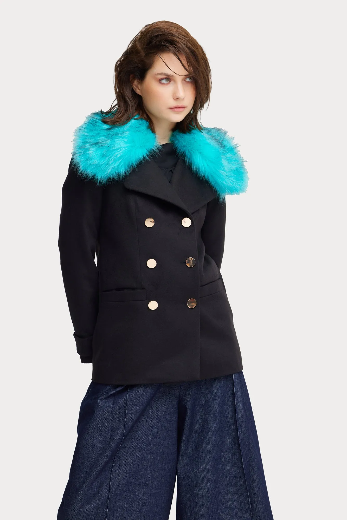 Fashionable Short Faux Fur Collar Coat