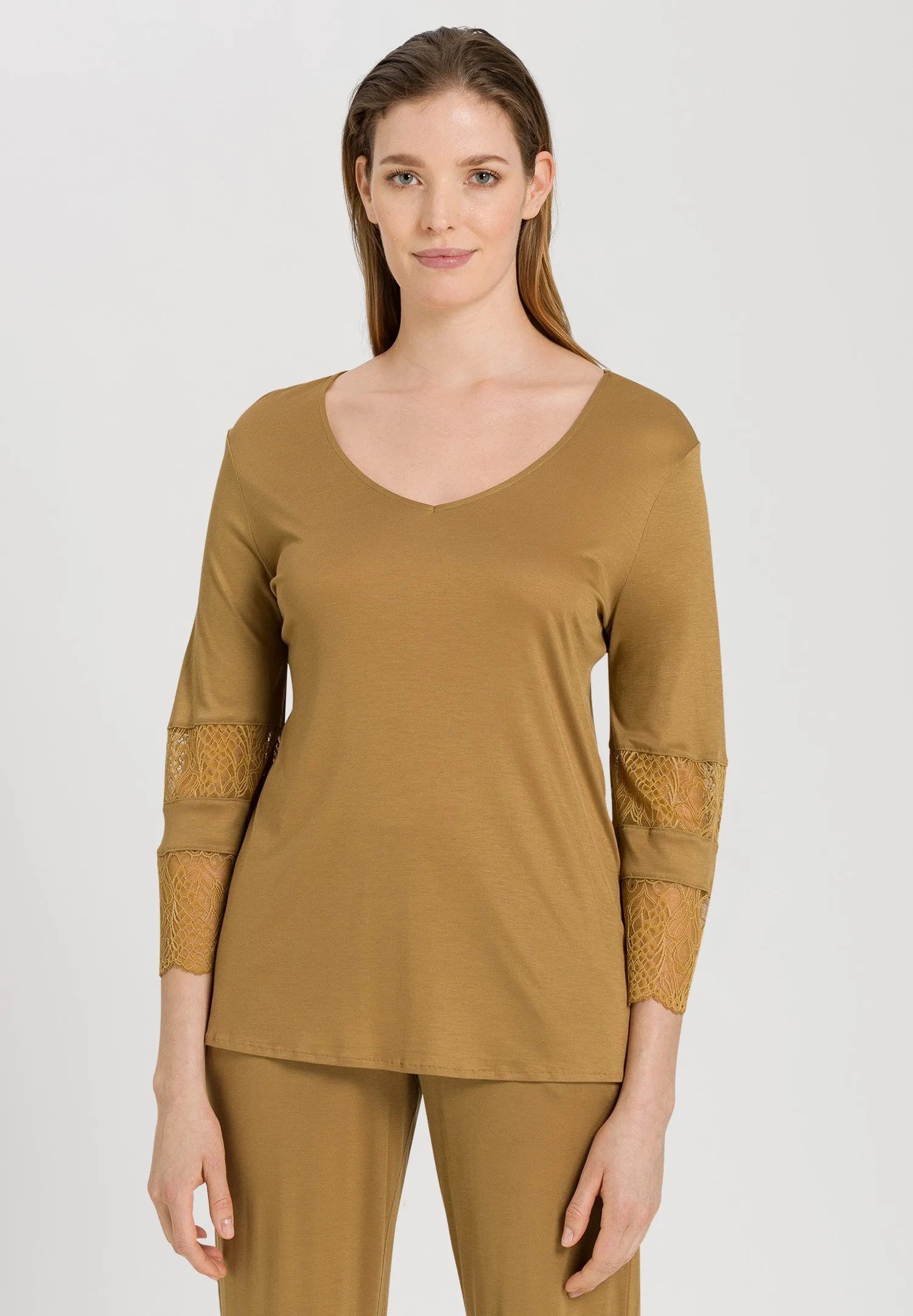 Lilova Relaxed V-Neck Knit Top | Gold 76166-1246