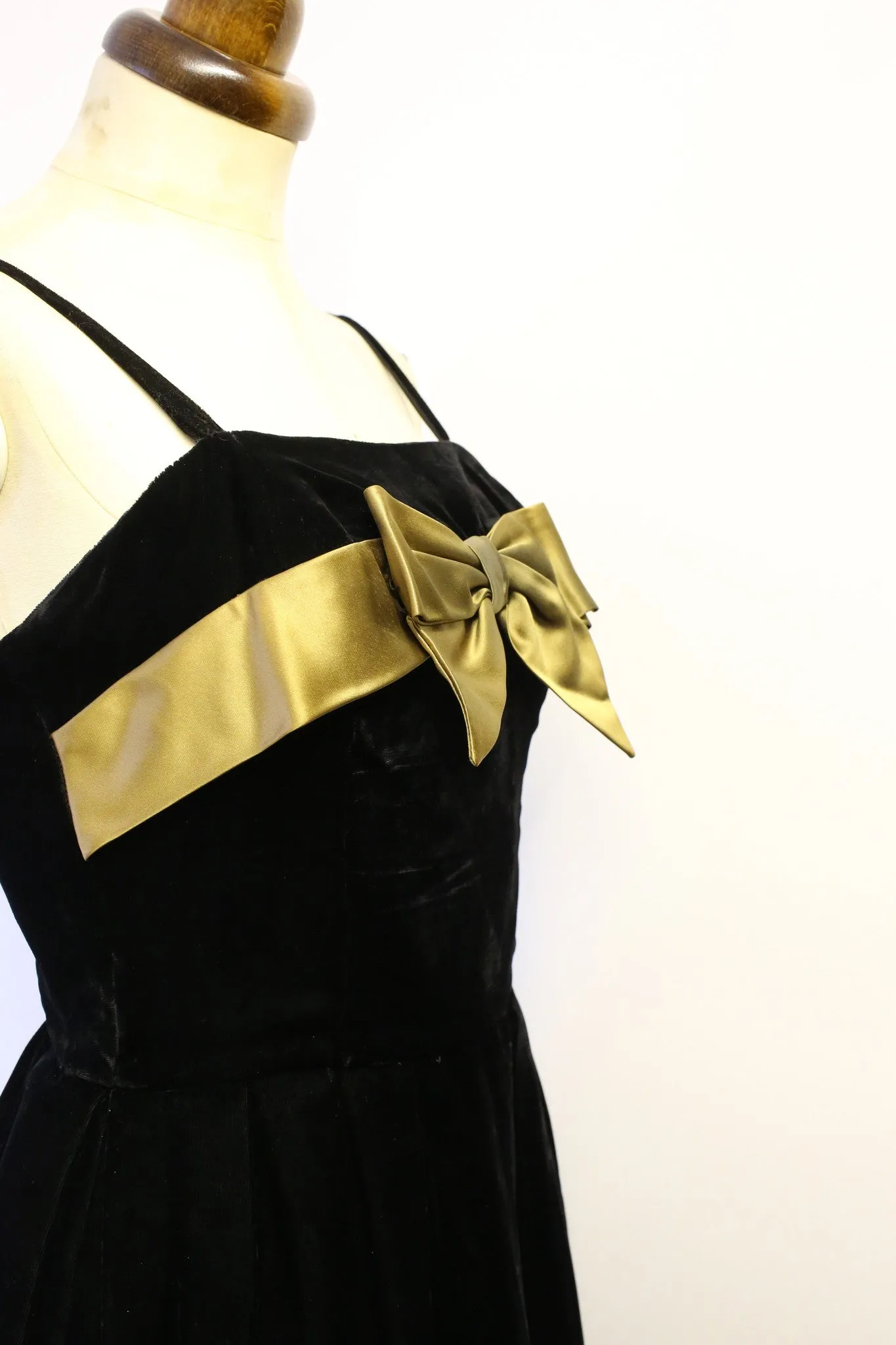 Vintage 1950s Black Velvet Cocktail Dress